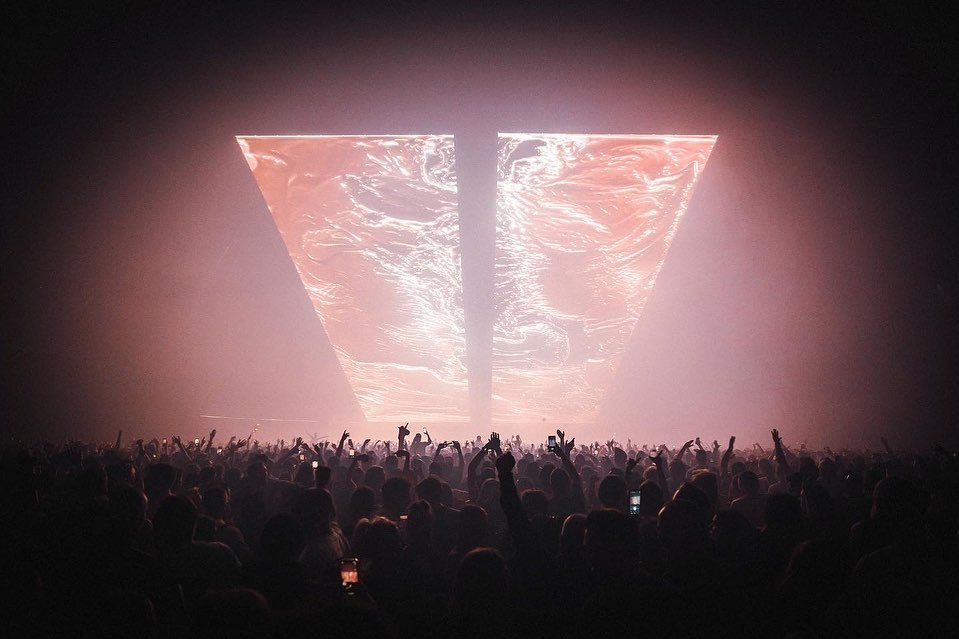 Extrema — 11